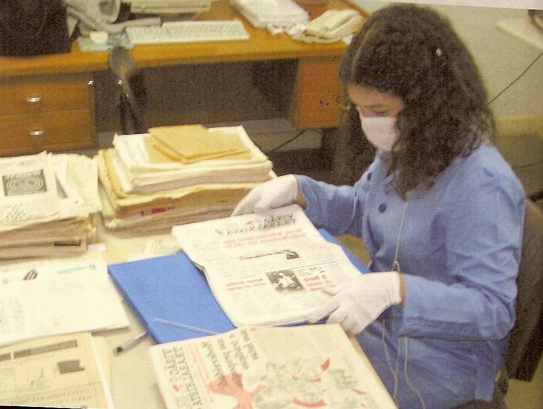 Estudante trabalha no arquivo em 2007.